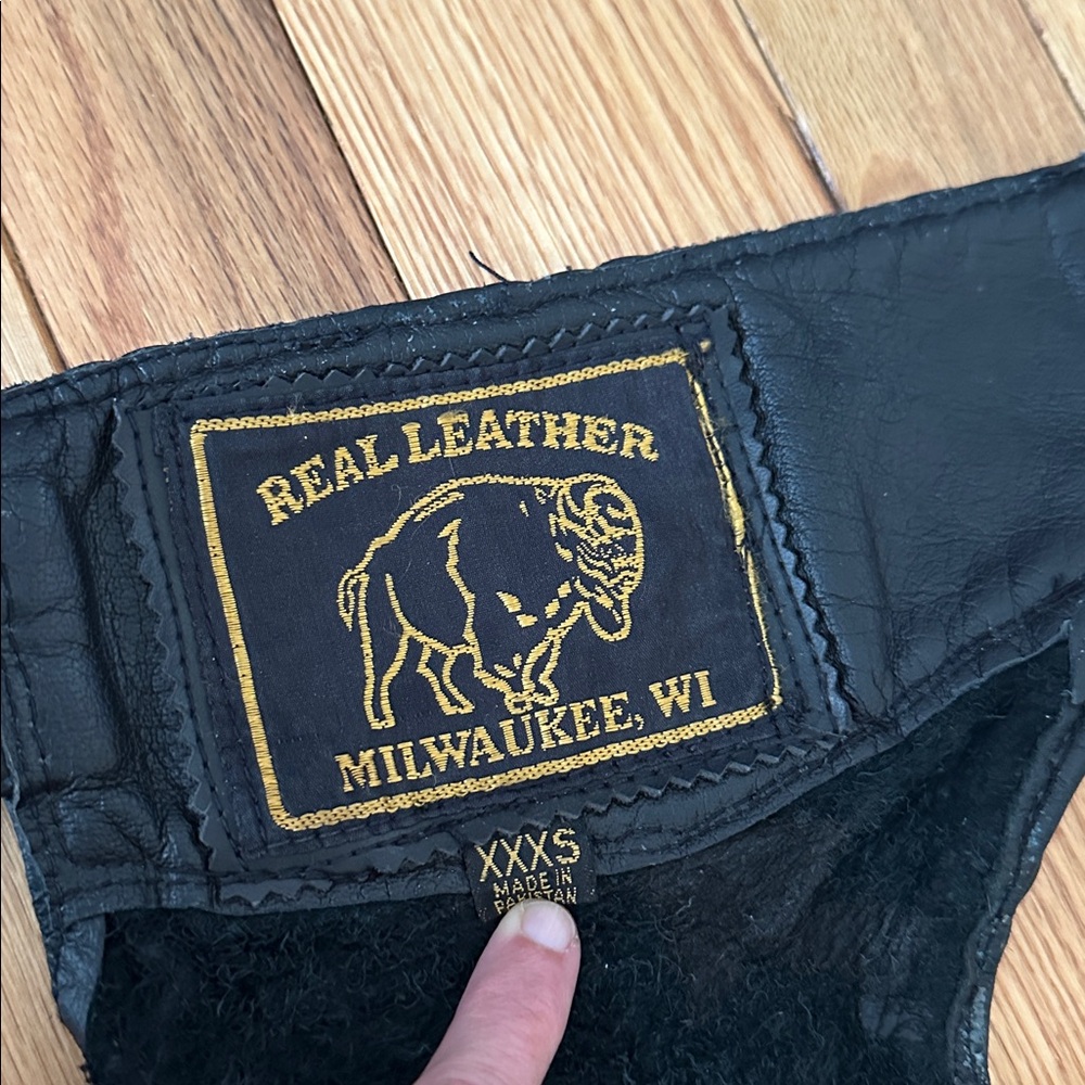 🏍️🔥 EUC Vintage Black Leather Adjustable Chaps motorcycle Bikercore Y2  🏍️🔥 - Picture 8 of 16